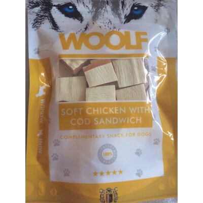 Pamlsok Woolf Dog Chicken &amp; Codfish Soft Sandwich 100 g